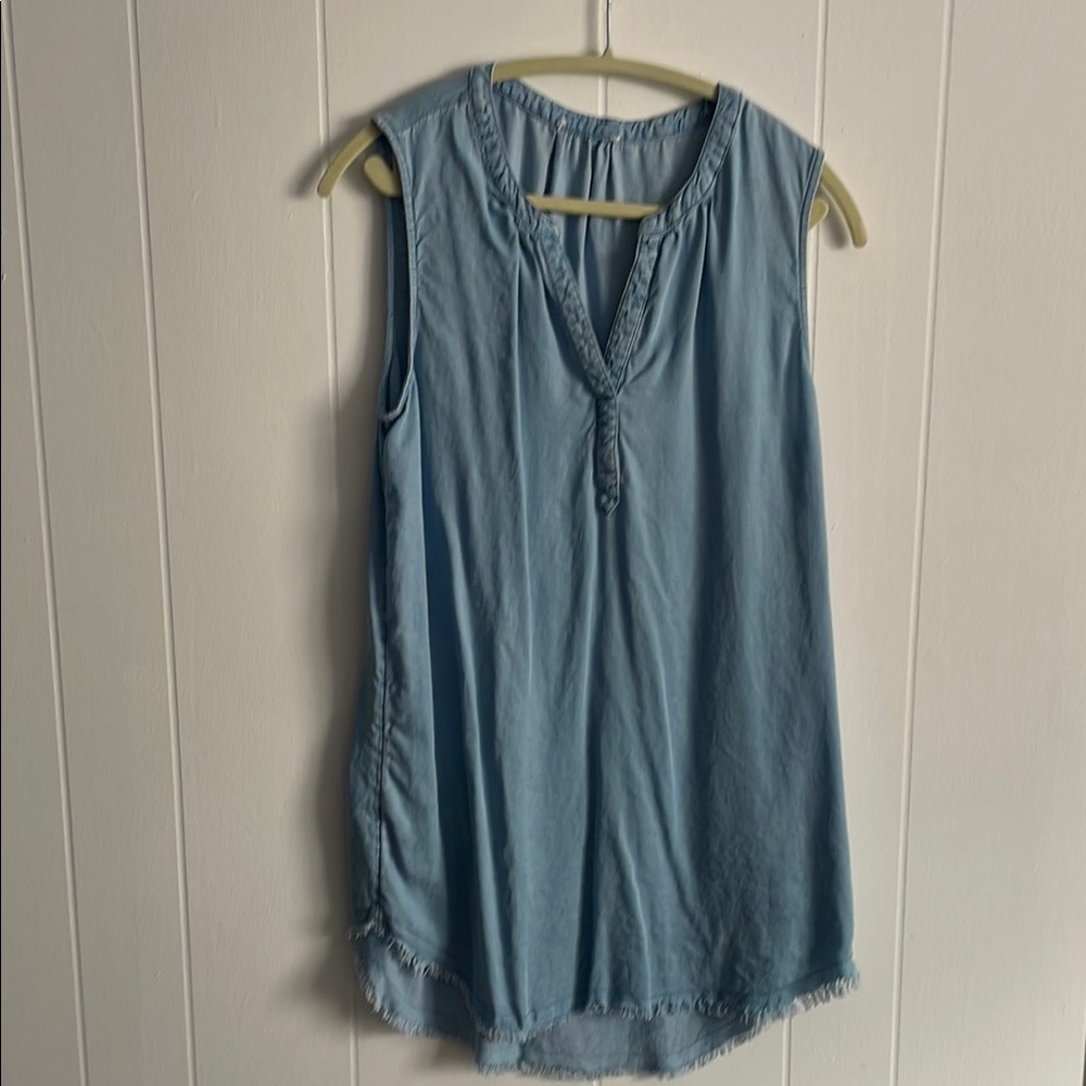 Sleeveless V-Neck dress in Light Blue